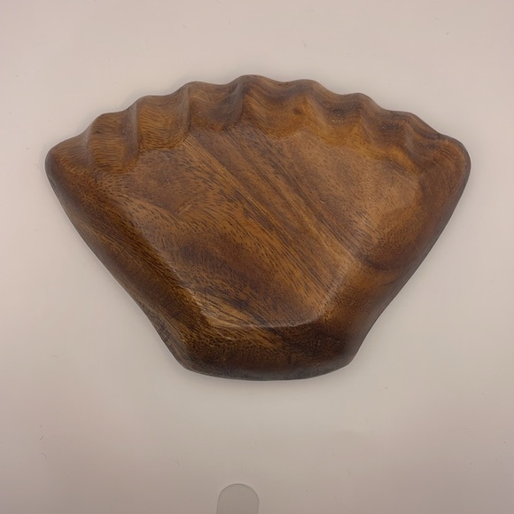 Small Wooden Clam Shell Shaped Dish or Trinket Tray (C) - Picture 3 of 6